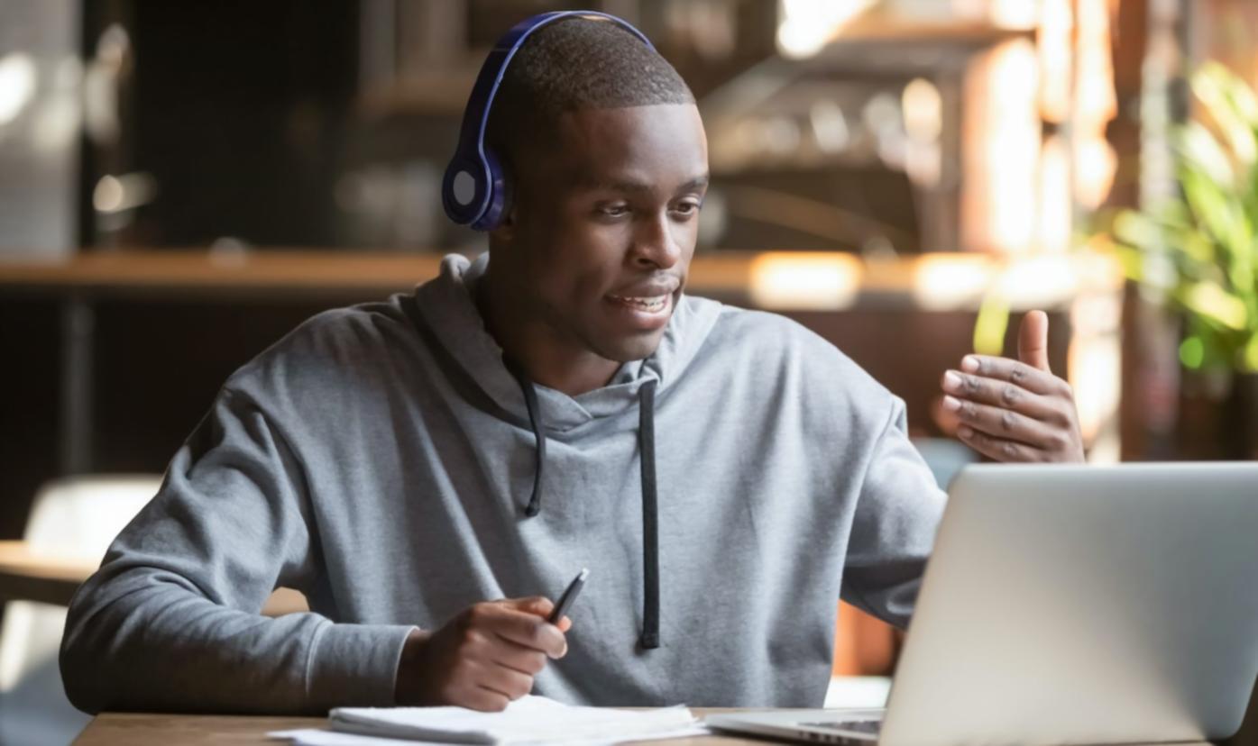 Анализ финансовых данных в офисе Market LogicR